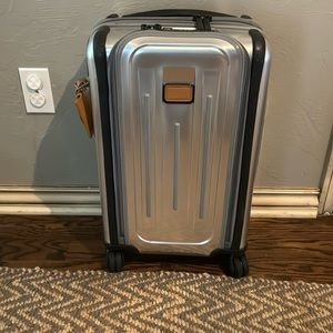 Tumi Max International Expandable 4-Wheel Carry-On
